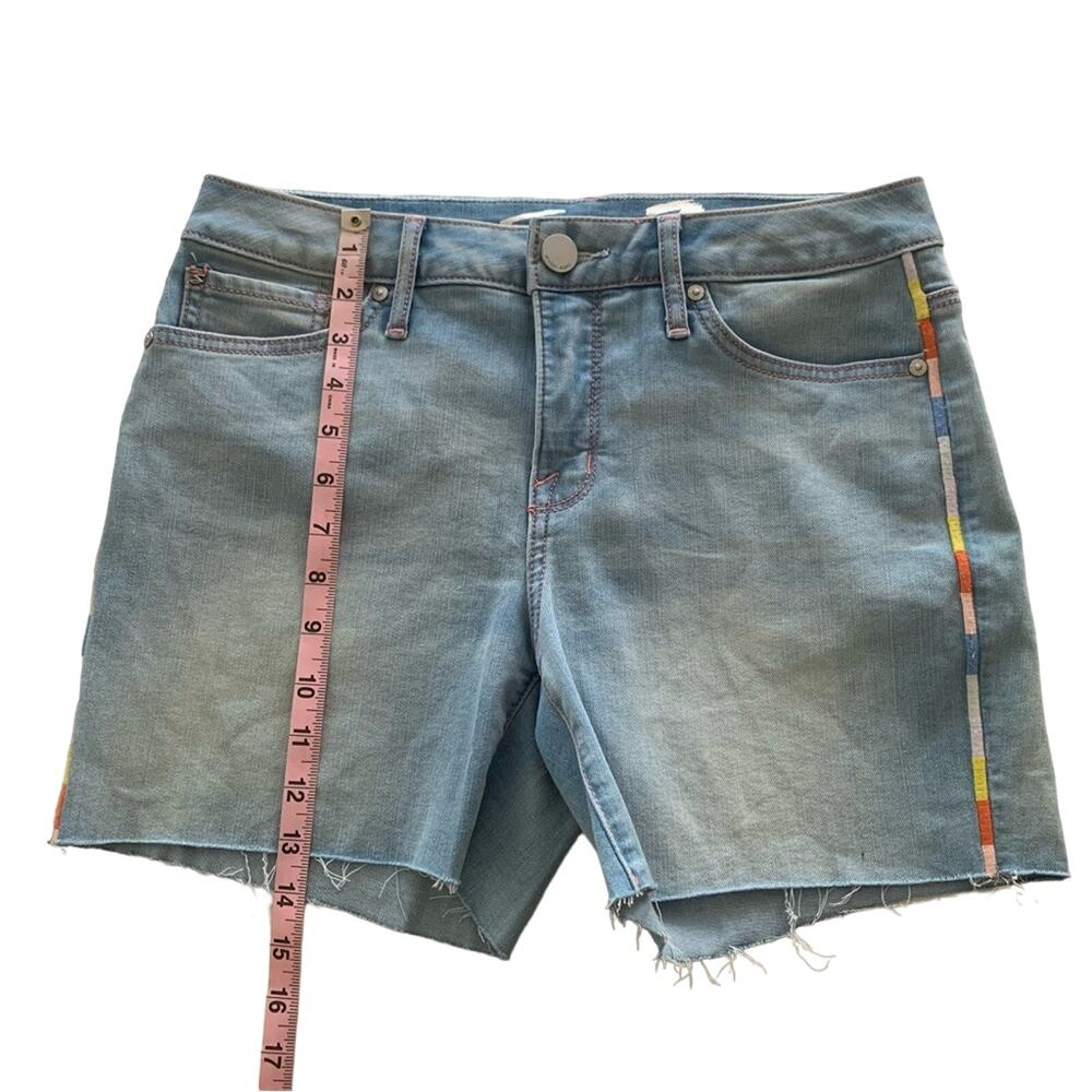 Seven7 Weekend Icy Blue Raw Hem Strechy Embroidered Sides Denim Shorts Size 4 - Picture 5 of 9